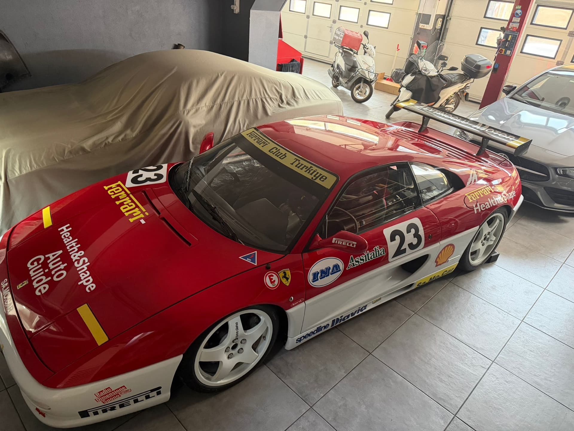 CK Retro Garage koleksiyonundan olağanüstü bir otomobil